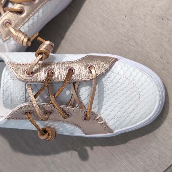 White and Rose Gold Sperry Woman's 8.5 Worn once - Picture 2 of 5